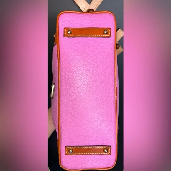 Dooney & Bourke Pink & Tan Pebble Grain Hobo bag -EUC- - Picture 11 of 16